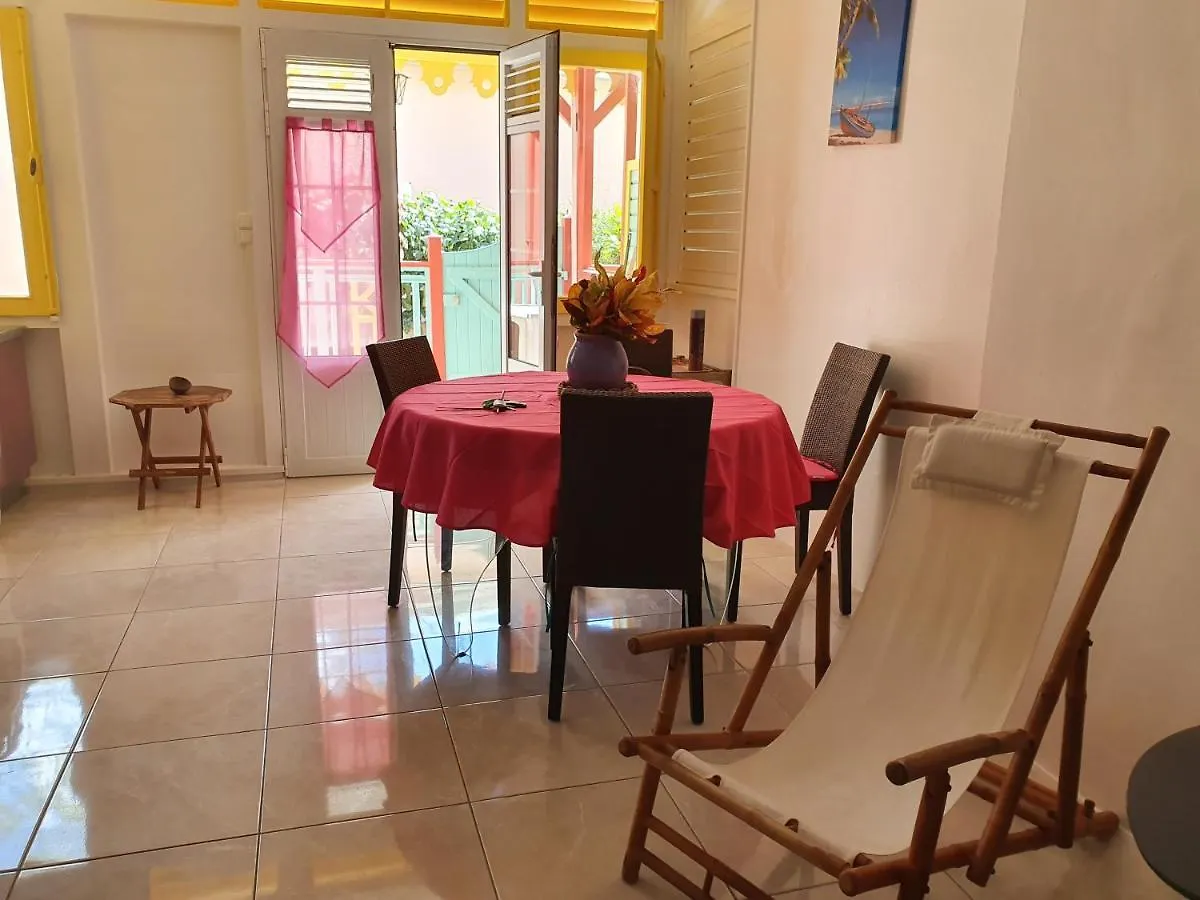 Apartamento Coquet deux pièces meublée, proche mer Sainte-Anne Martinica