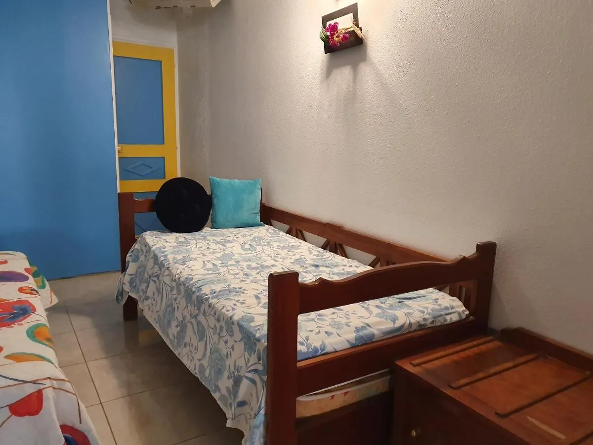 Coquet deux pièces meublée, proche mer Sainte-Anne Apartamento